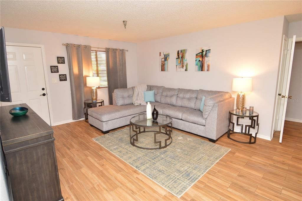 For Rent: $2,700 (2 beds, 2 baths, 1015 Square Feet)