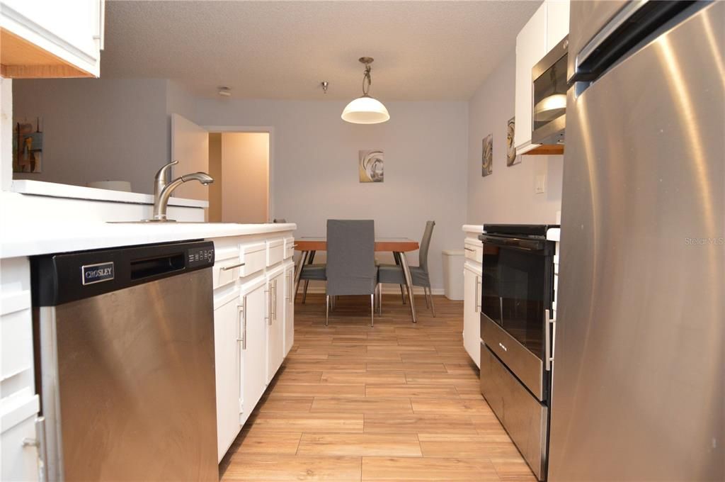 For Rent: $2,700 (2 beds, 2 baths, 1015 Square Feet)