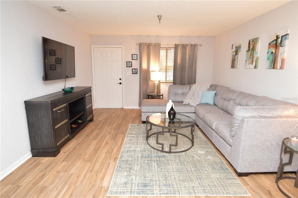 For Rent: $2,700 (2 beds, 2 baths, 1015 Square Feet)