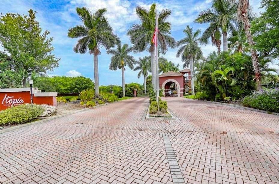 For Rent: $2,700 (2 beds, 2 baths, 1015 Square Feet)