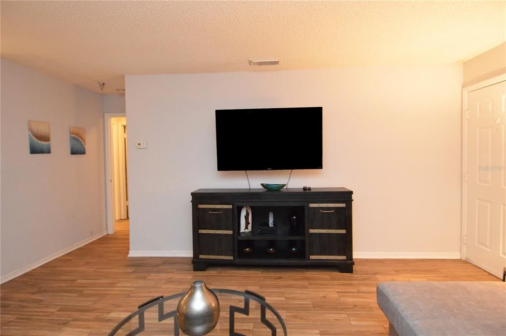 For Rent: $2,700 (2 beds, 2 baths, 1015 Square Feet)
