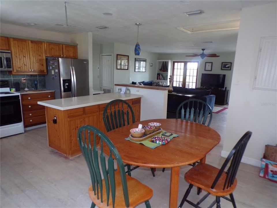 For Rent: $3,350 (2 beds, 2 baths, 1166 Square Feet)