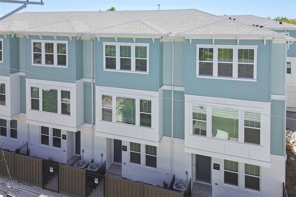 Recently Sold: $689,990 (3 beds, 3 baths, 1952 Square Feet)