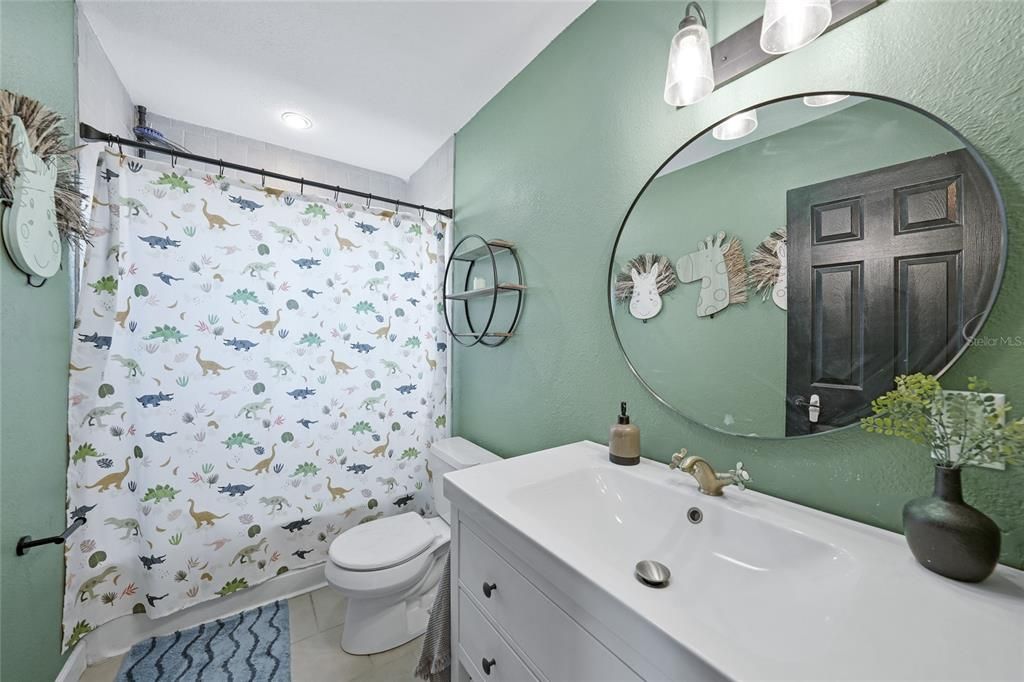 For Sale: $284,000 (4 beds, 2 baths, 1594 Square Feet)