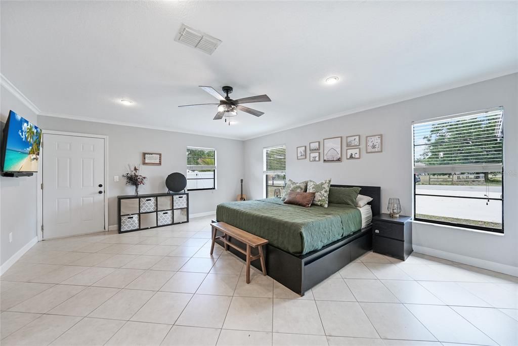 For Sale: $284,000 (4 beds, 2 baths, 1594 Square Feet)