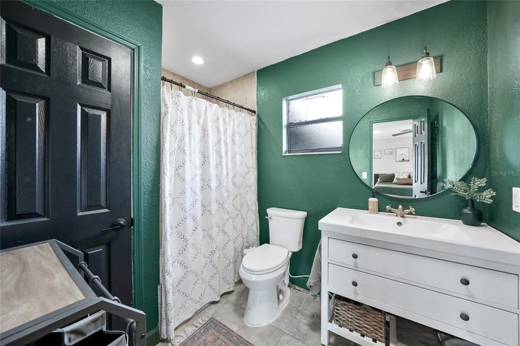 For Sale: $284,000 (4 beds, 2 baths, 1594 Square Feet)