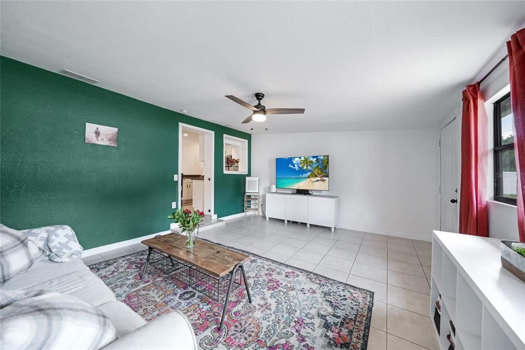 For Sale: $284,000 (4 beds, 2 baths, 1594 Square Feet)