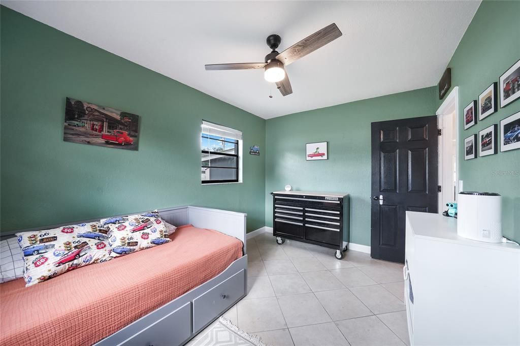 For Sale: $284,000 (4 beds, 2 baths, 1594 Square Feet)