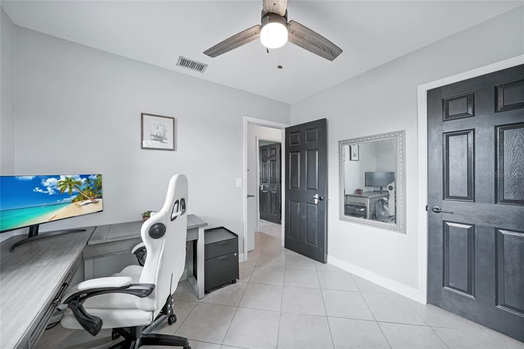 For Sale: $284,000 (4 beds, 2 baths, 1594 Square Feet)