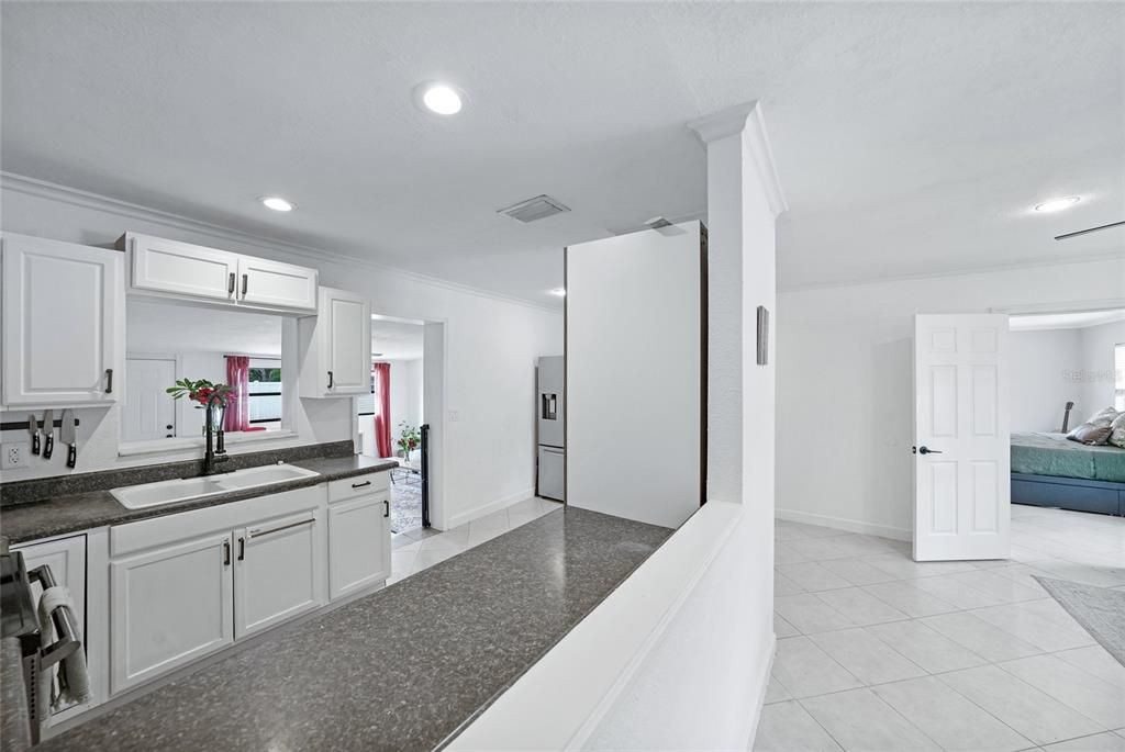 For Sale: $284,000 (4 beds, 2 baths, 1594 Square Feet)