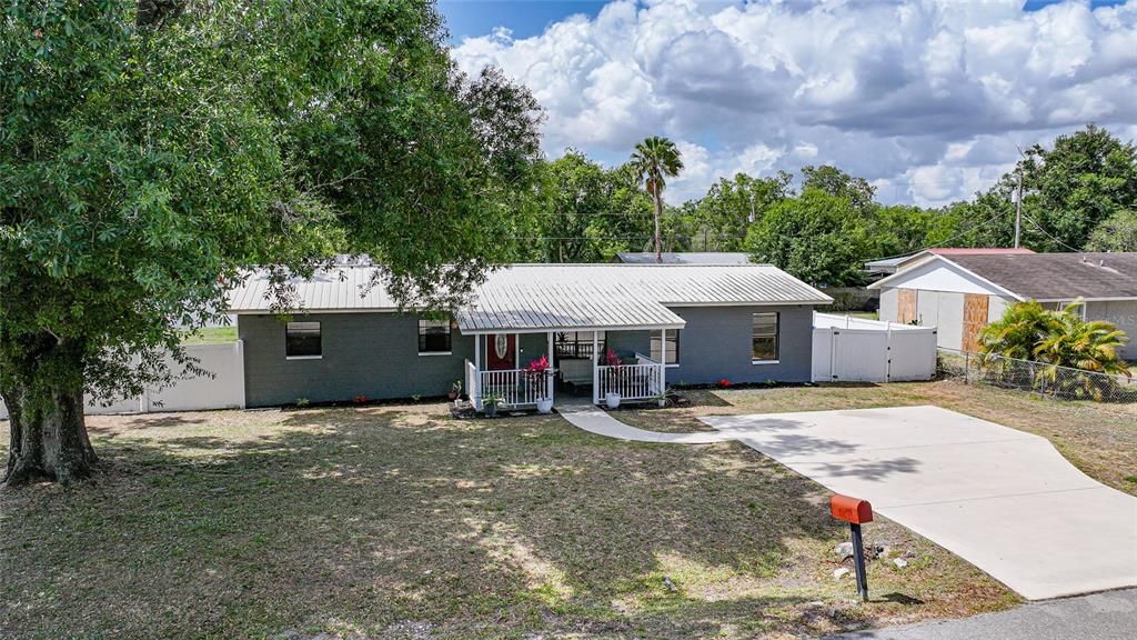 For Sale: $284,000 (4 beds, 2 baths, 1594 Square Feet)