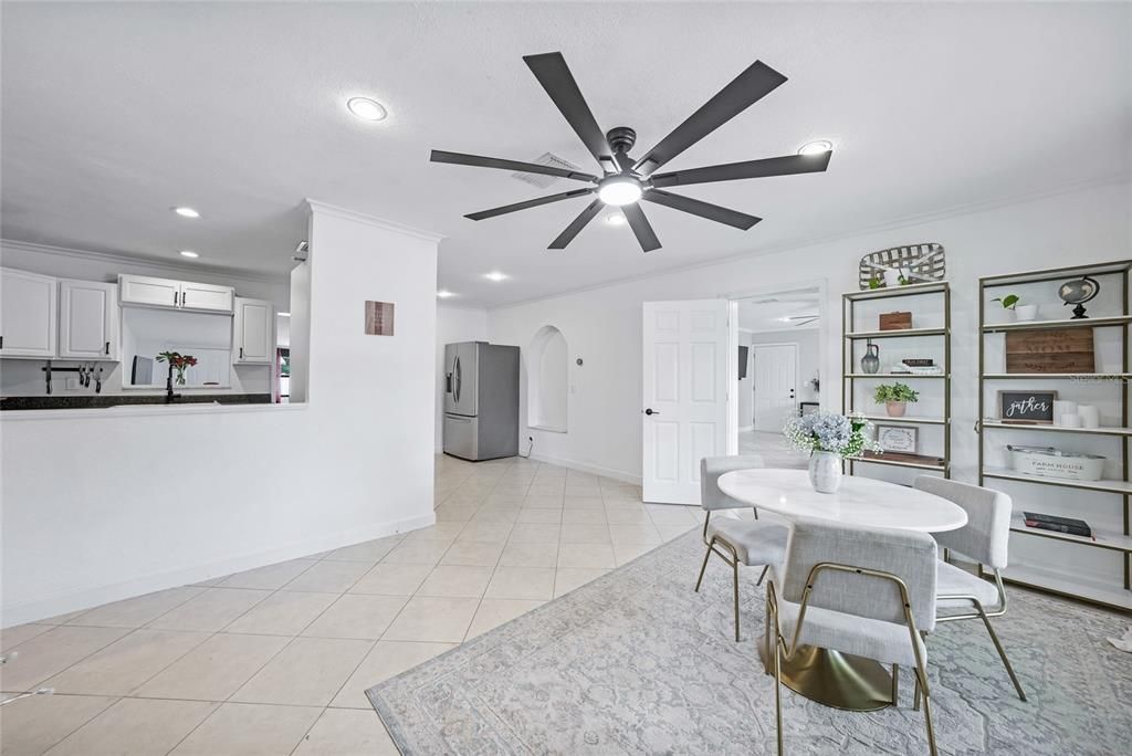 For Sale: $284,000 (4 beds, 2 baths, 1594 Square Feet)