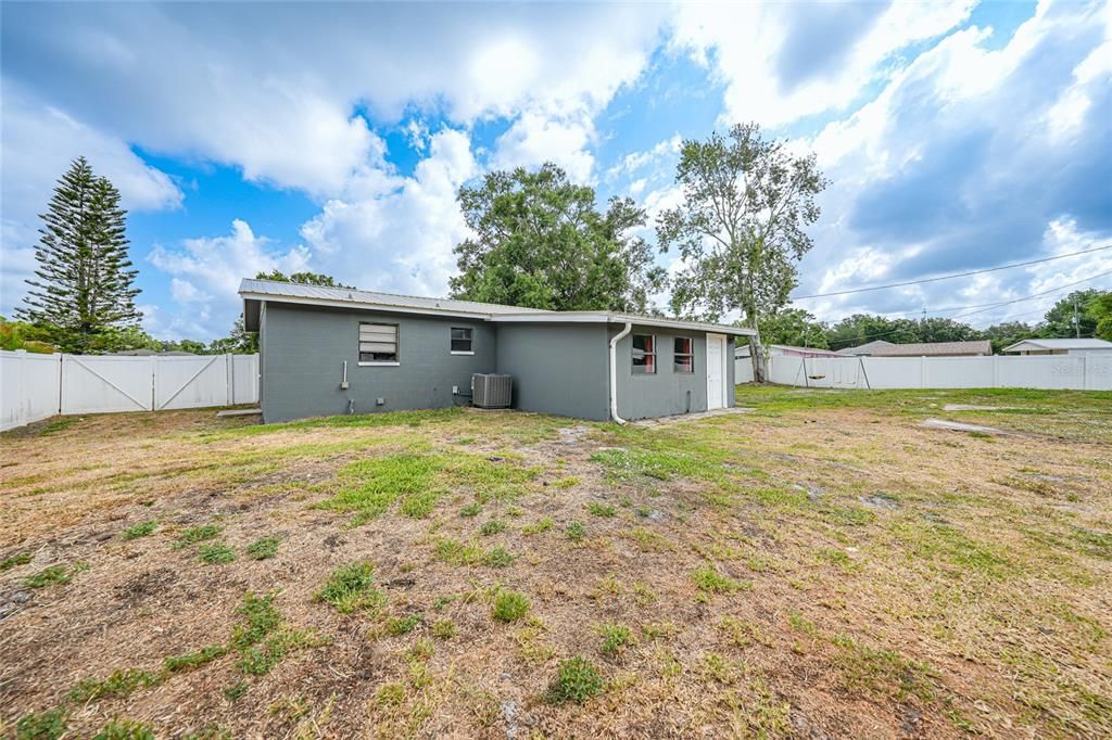 For Sale: $284,000 (4 beds, 2 baths, 1594 Square Feet)