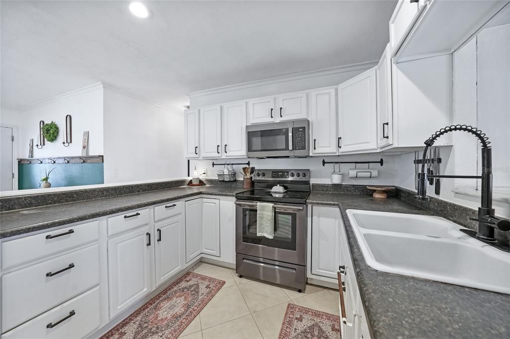 For Sale: $284,000 (4 beds, 2 baths, 1594 Square Feet)
