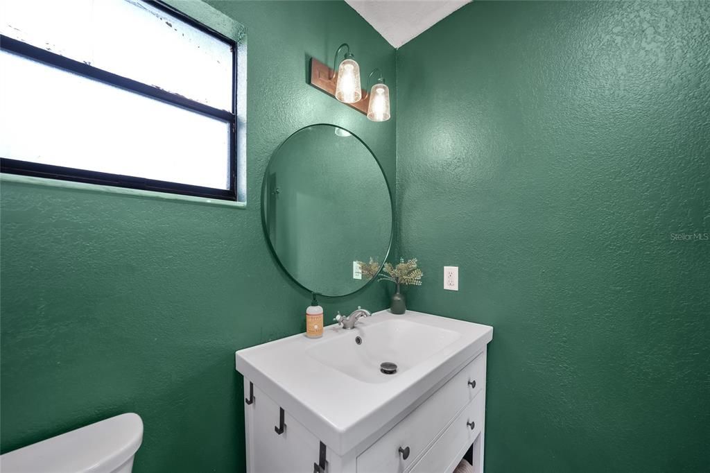 For Sale: $284,000 (4 beds, 2 baths, 1594 Square Feet)