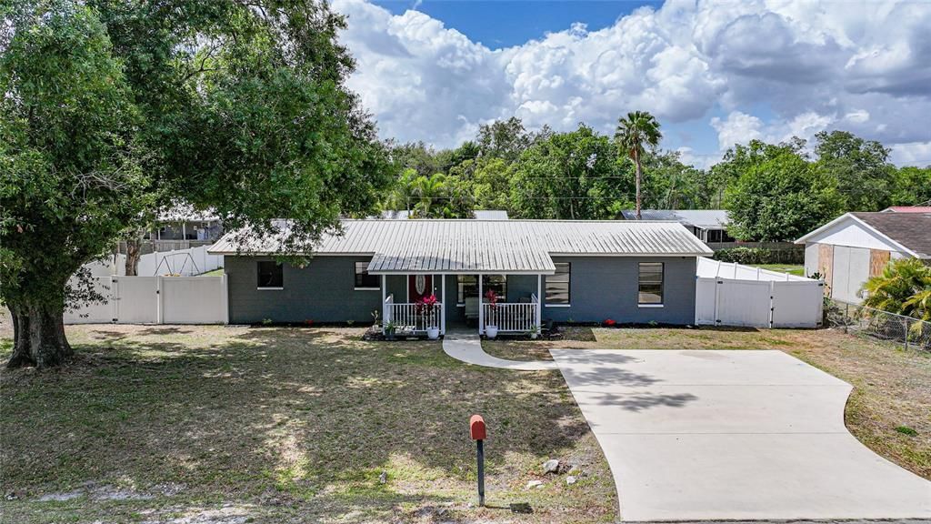 For Sale: $284,000 (4 beds, 2 baths, 1594 Square Feet)