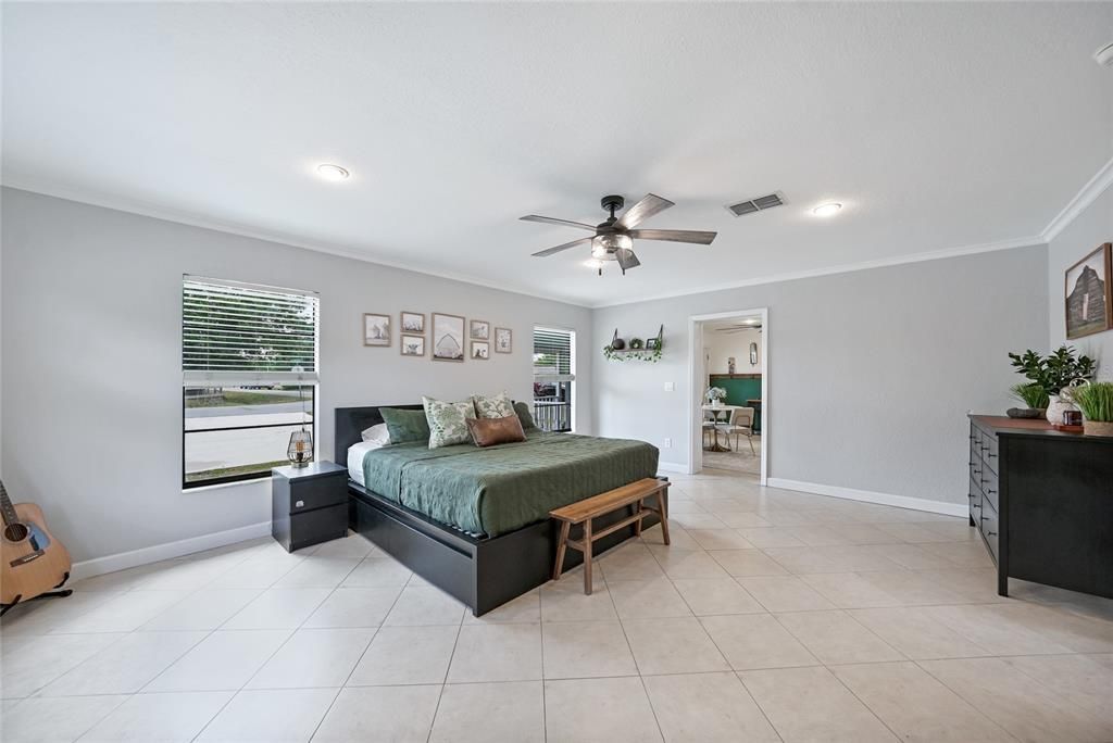 For Sale: $284,000 (4 beds, 2 baths, 1594 Square Feet)