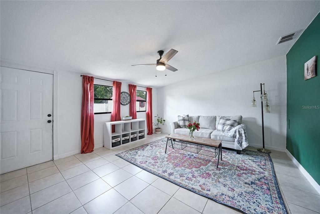 For Sale: $284,000 (4 beds, 2 baths, 1594 Square Feet)