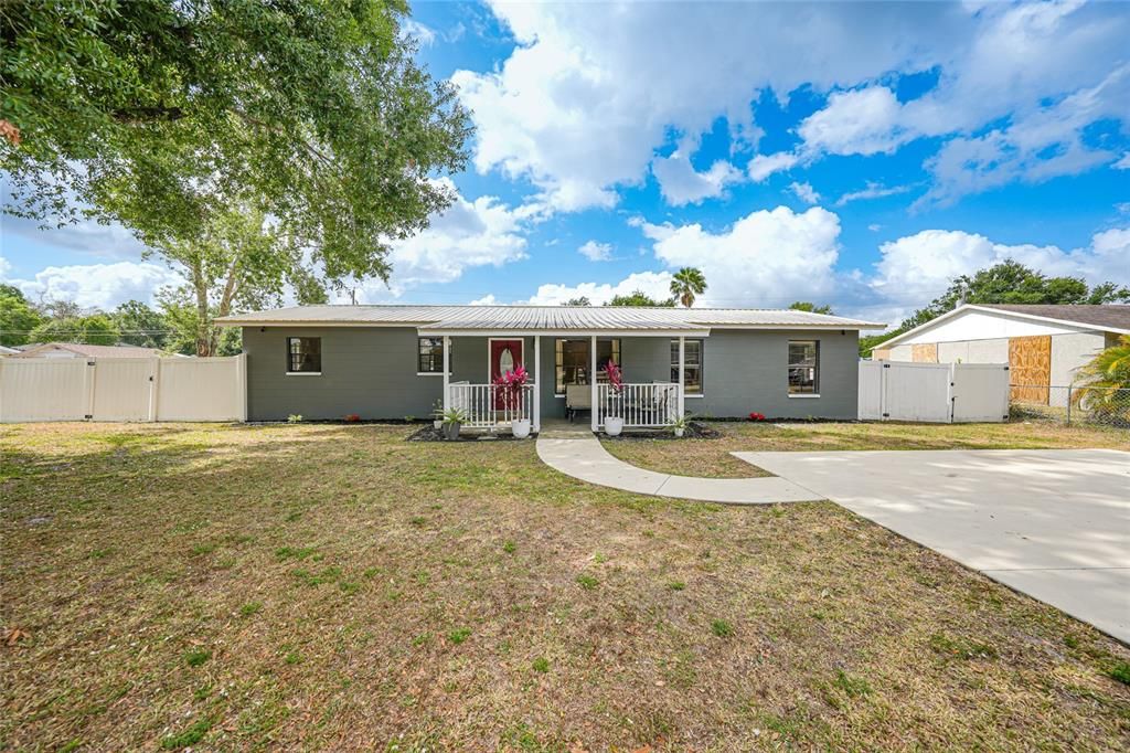 For Sale: $284,000 (4 beds, 2 baths, 1594 Square Feet)