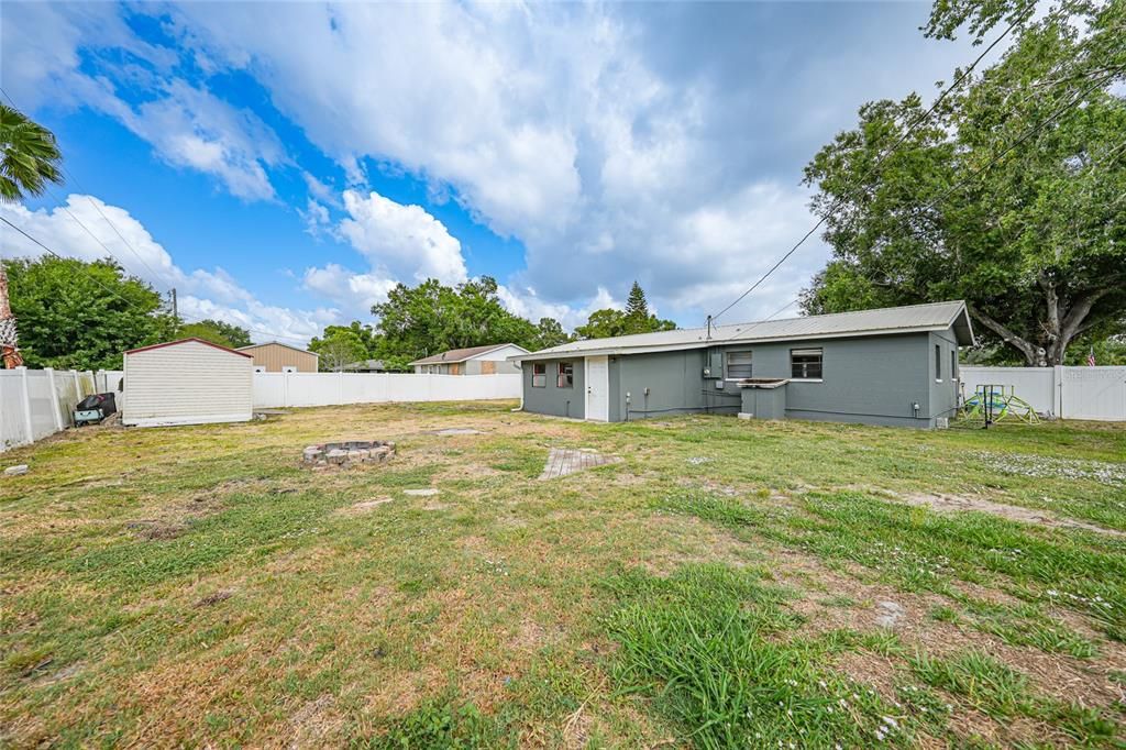 For Sale: $284,000 (4 beds, 2 baths, 1594 Square Feet)