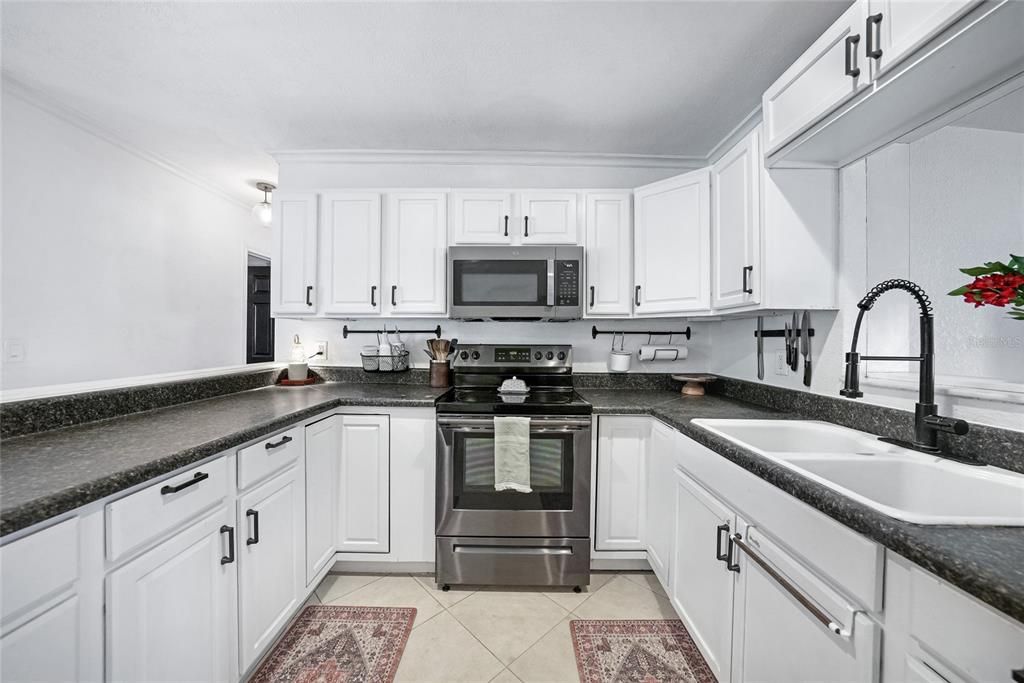 For Sale: $284,000 (4 beds, 2 baths, 1594 Square Feet)