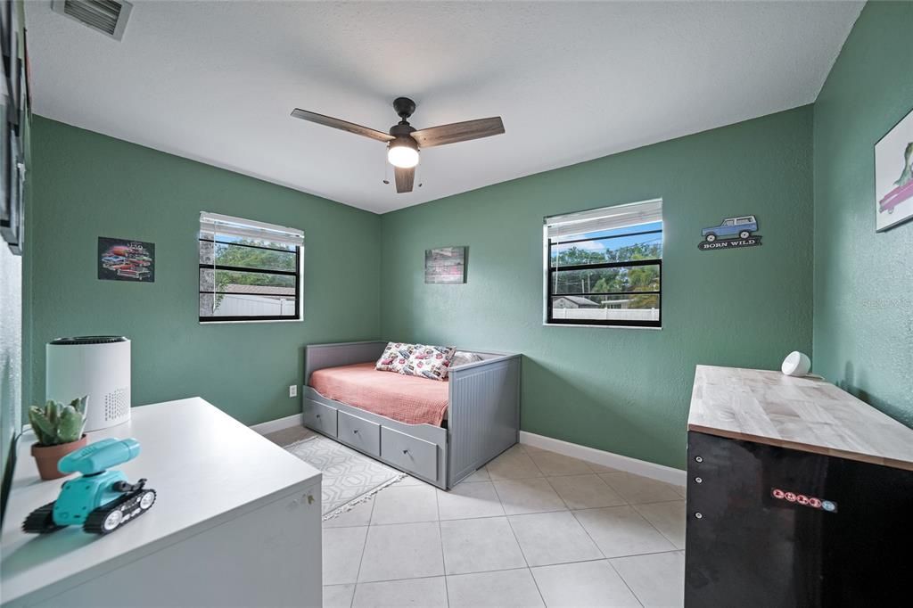 For Sale: $284,000 (4 beds, 2 baths, 1594 Square Feet)