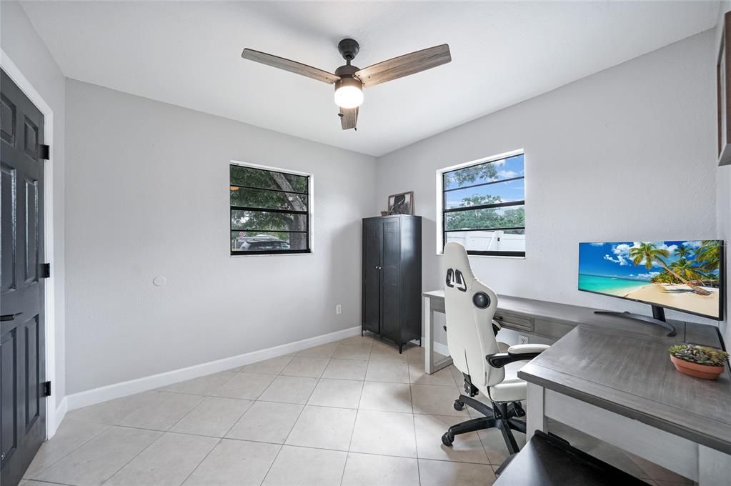 For Sale: $284,000 (4 beds, 2 baths, 1594 Square Feet)