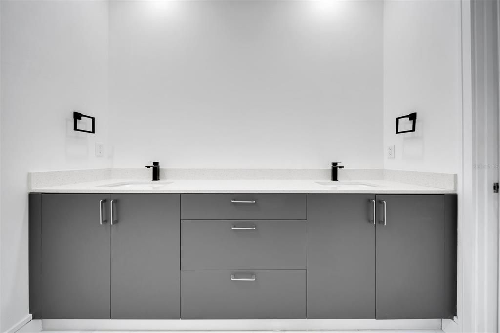 For Sale: $815,000 (3 beds, 3 baths, 2100 Square Feet)