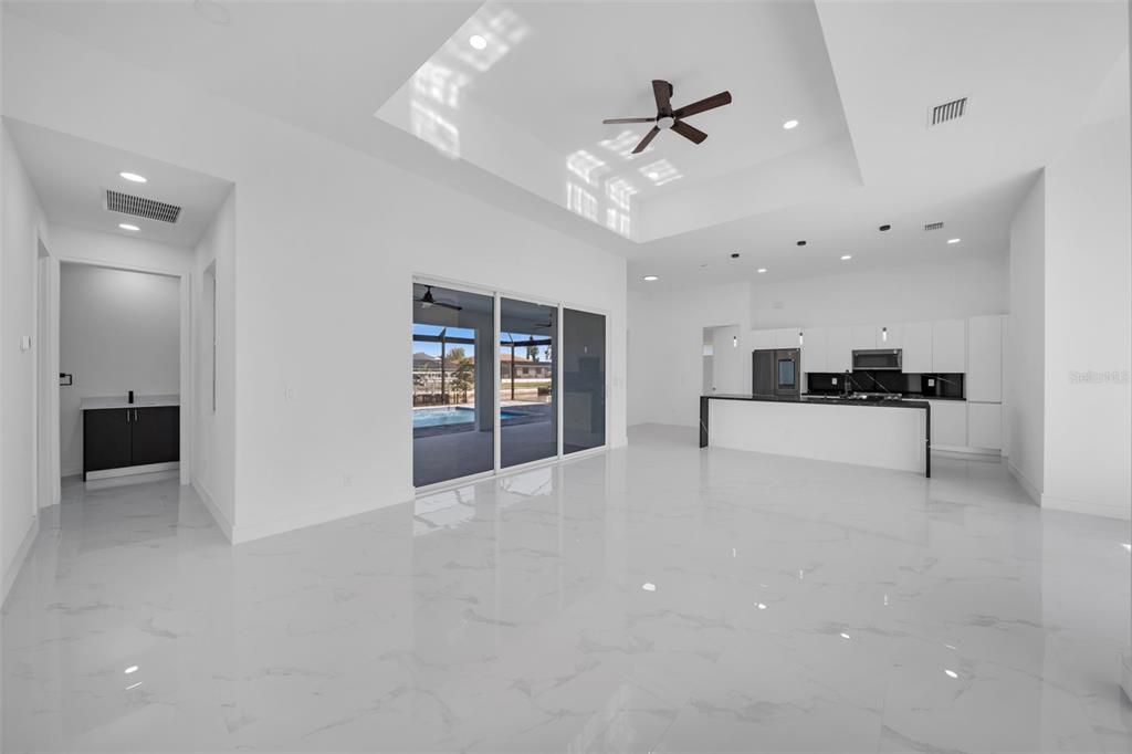 For Sale: $815,000 (3 beds, 3 baths, 2100 Square Feet)