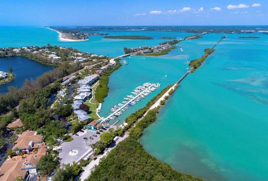 For Sale: $815,000 (3 beds, 3 baths, 2100 Square Feet)