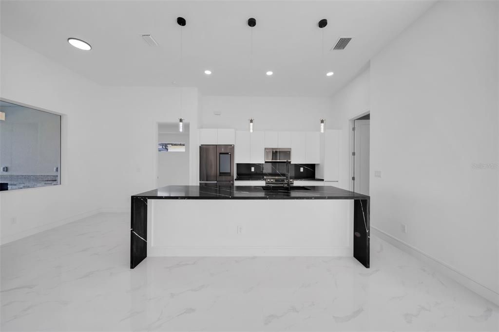 For Sale: $815,000 (3 beds, 3 baths, 2100 Square Feet)