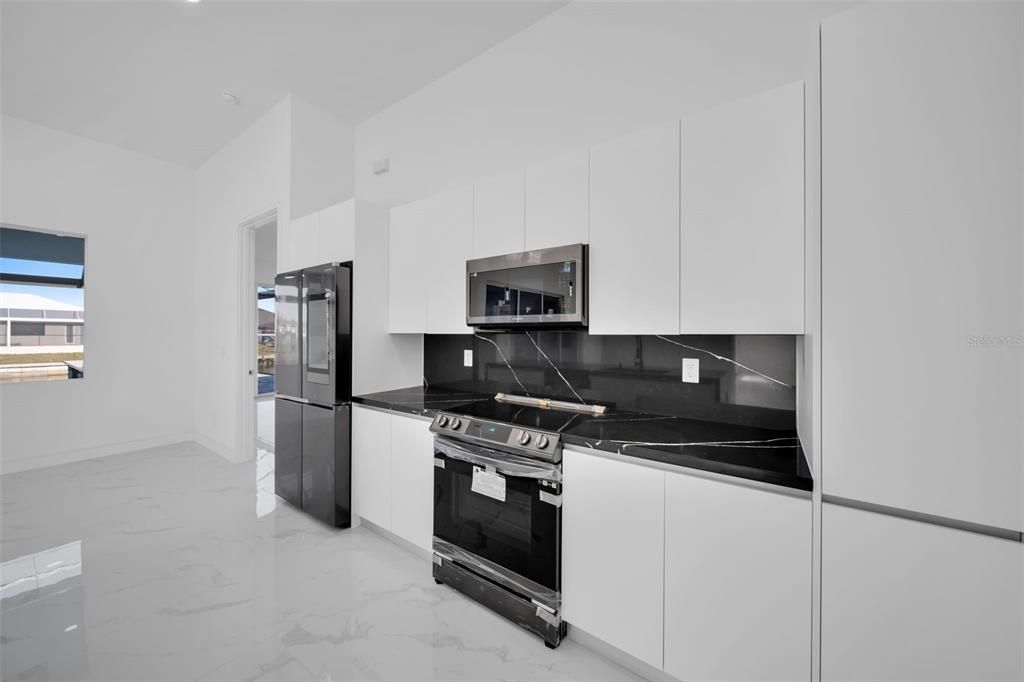 For Sale: $815,000 (3 beds, 3 baths, 2100 Square Feet)