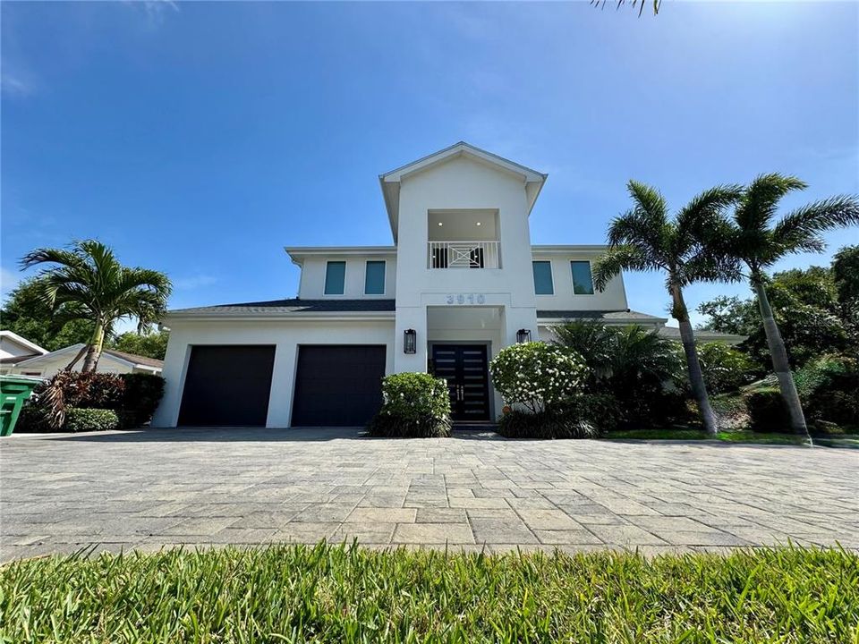 Vendido Recientemente: $1,900,000 (3 camas, 3 baños, 4118 Pies cuadrados)