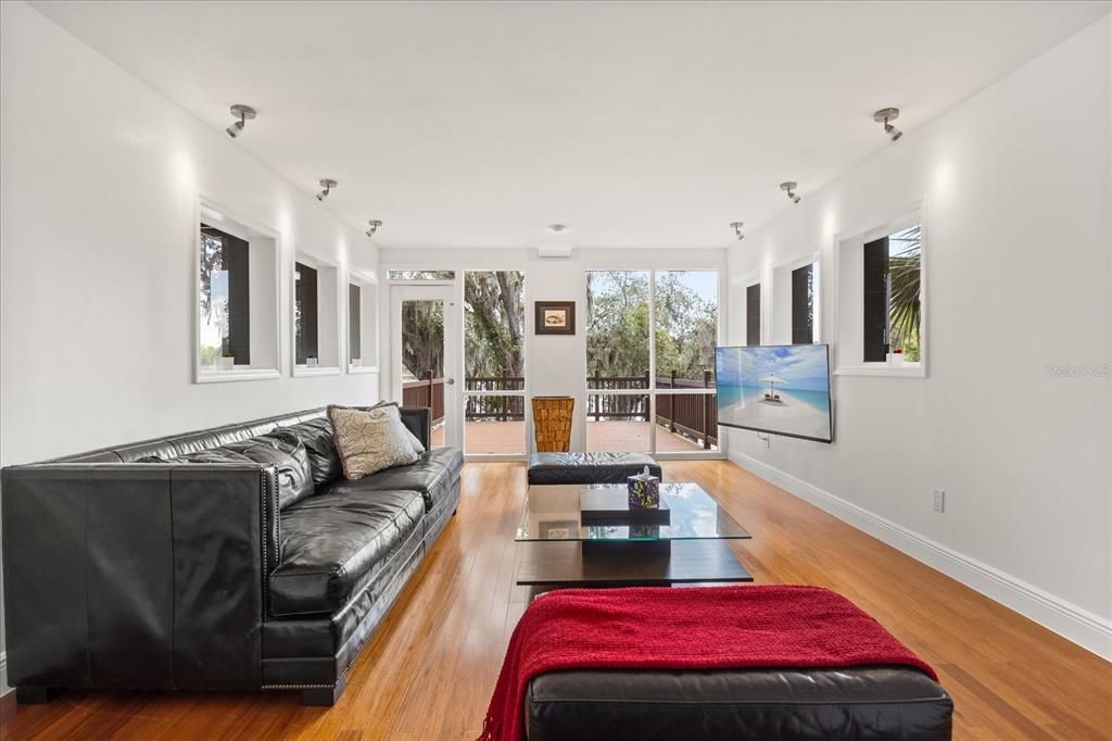 For Sale: $675,000 (3 beds, 3 baths, 1800 Square Feet)