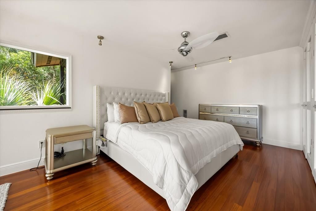 For Sale: $675,000 (3 beds, 3 baths, 1800 Square Feet)