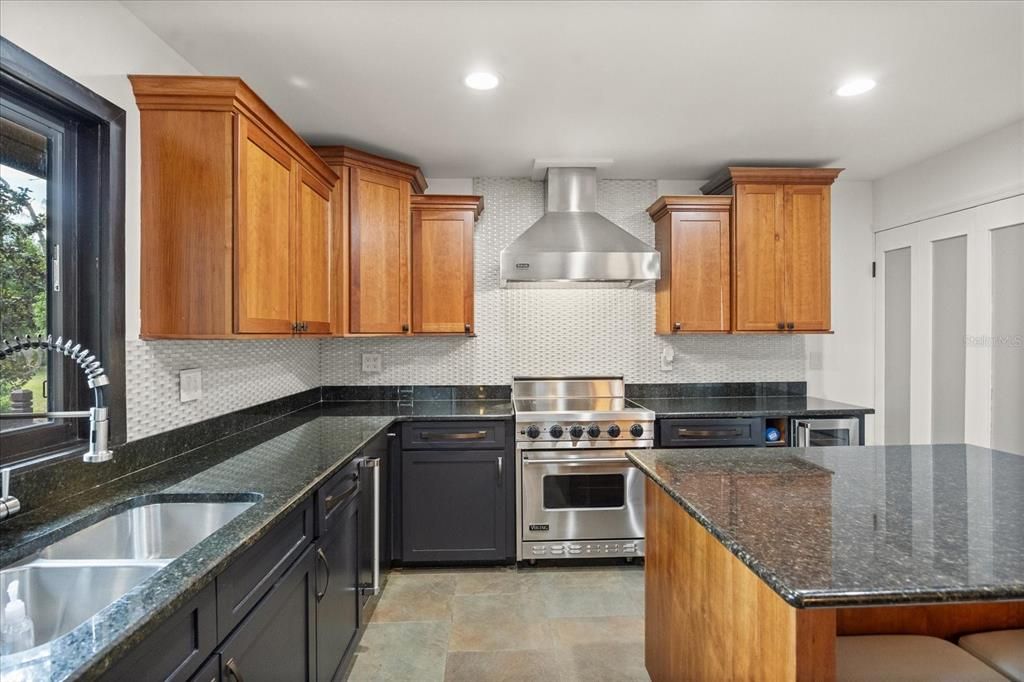 For Sale: $675,000 (3 beds, 3 baths, 1800 Square Feet)