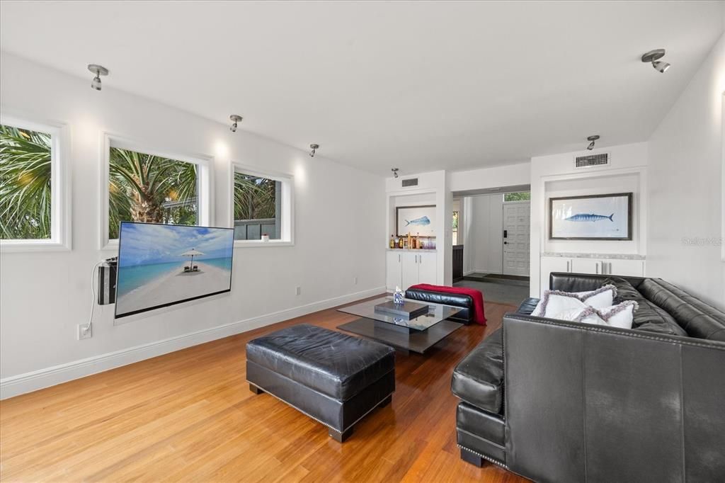 For Sale: $675,000 (3 beds, 3 baths, 1800 Square Feet)