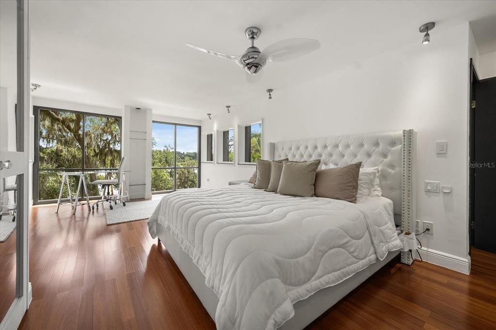 For Sale: $675,000 (3 beds, 3 baths, 1800 Square Feet)