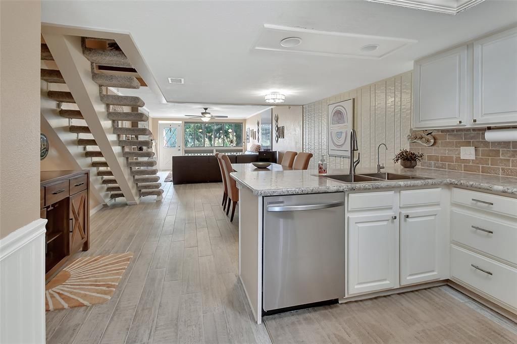 На продажу: $265,000 (2 спален, 1 ванн, 1260 Квадратных фут)