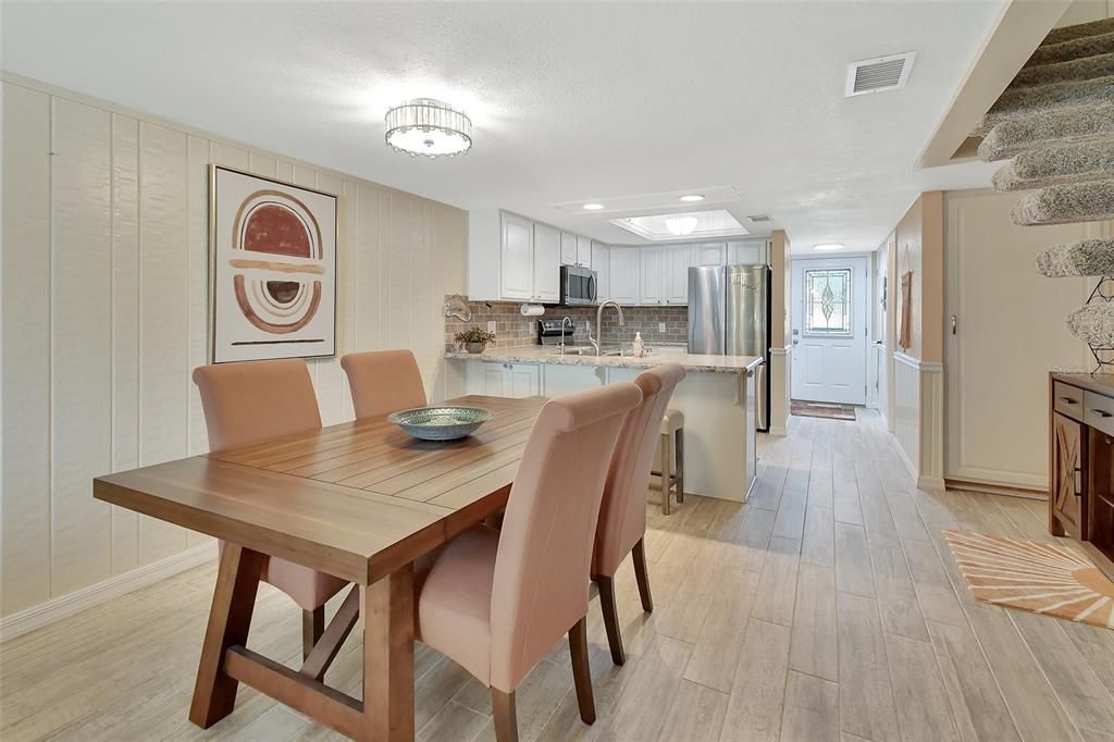 На продажу: $265,000 (2 спален, 1 ванн, 1260 Квадратных фут)