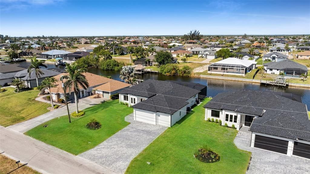 En Venta: $830,000 (3 camas, 3 baños, 2100 Pies cuadrados)