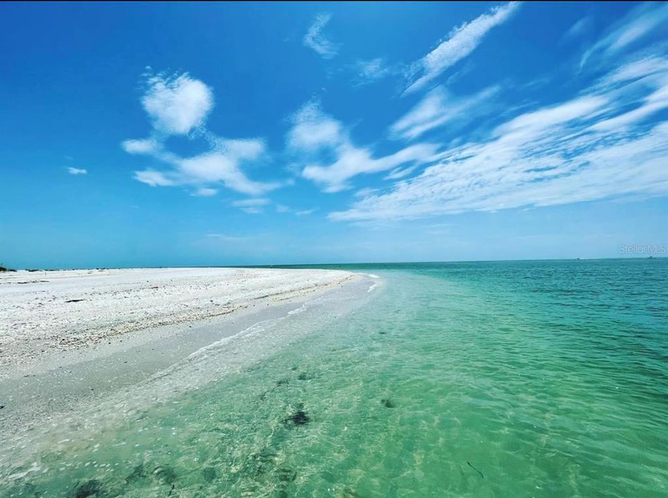 En Venta: $830,000 (3 camas, 3 baños, 2100 Pies cuadrados)