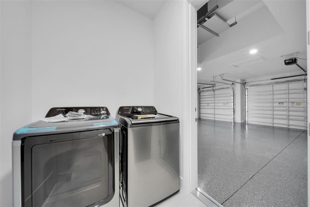 En Venta: $830,000 (3 camas, 3 baños, 2100 Pies cuadrados)