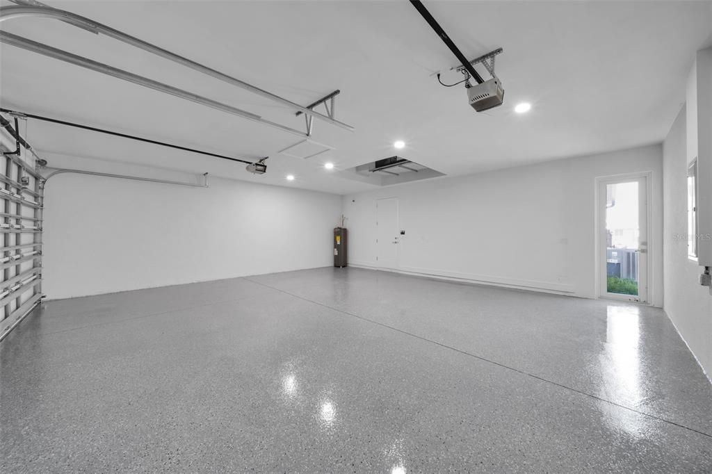 En Venta: $830,000 (3 camas, 3 baños, 2100 Pies cuadrados)