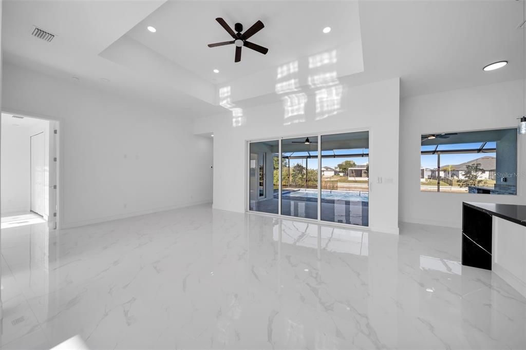 En Venta: $830,000 (3 camas, 3 baños, 2100 Pies cuadrados)