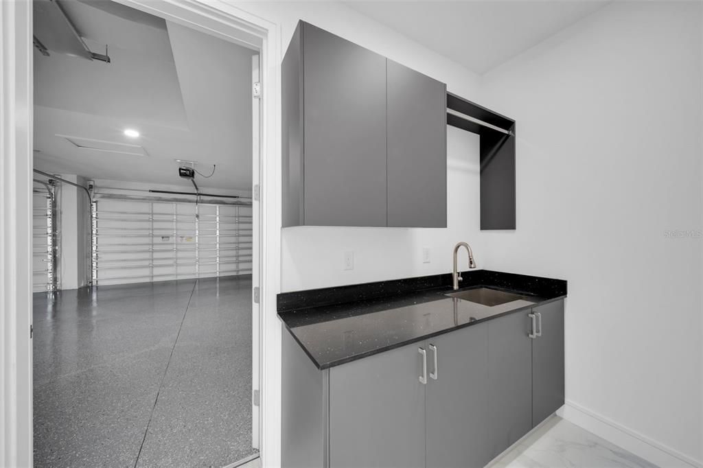 En Venta: $830,000 (3 camas, 3 baños, 2100 Pies cuadrados)