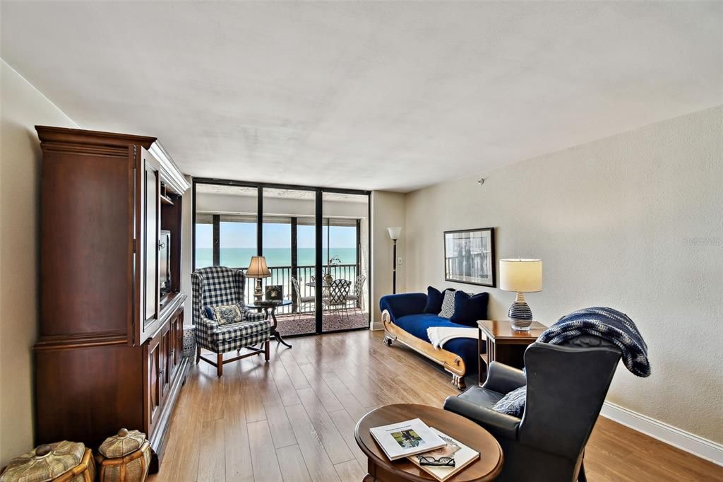 待售: $575,000 (2 贝兹, 2 浴室, 1100 平方英尺)