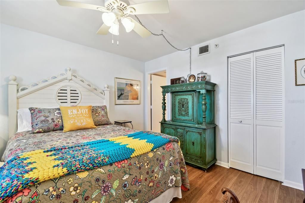 待售: $575,000 (2 贝兹, 2 浴室, 1100 平方英尺)