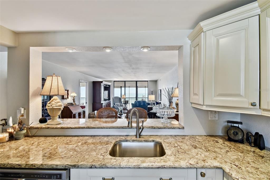 待售: $575,000 (2 贝兹, 2 浴室, 1100 平方英尺)