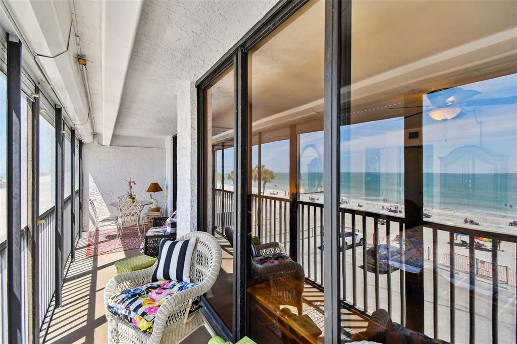 待售: $575,000 (2 贝兹, 2 浴室, 1100 平方英尺)